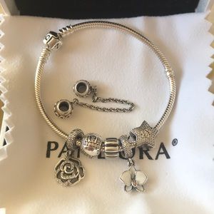 Pandora Bracelet with 4 charms and a stopper